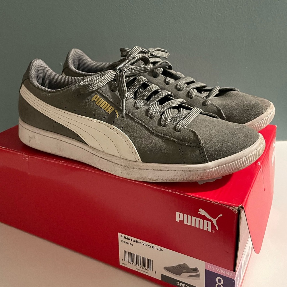 Puma Vikky suede women’s sneaker - size 8